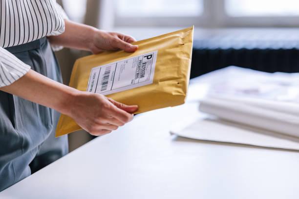 Envelope adesivo simples é prático e versátil para suas necessidades de organização. Descubra como utilizá-lo de forma eficiente.