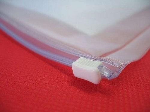 Saco plástico para roupas é a solução ideal para organização e proteção dos seus itens de vestuário